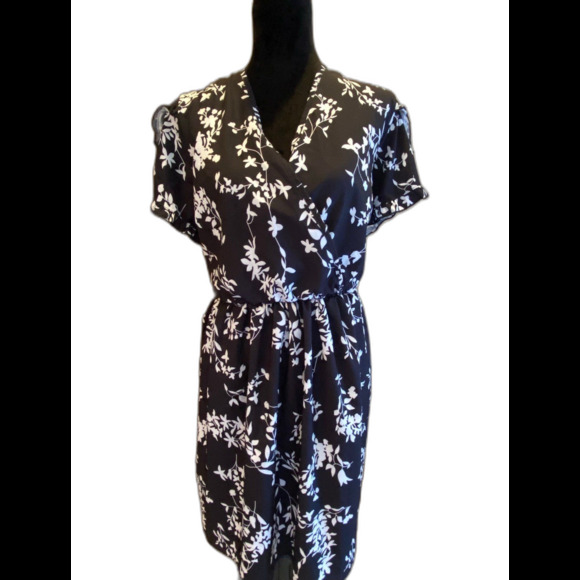 SHEIN Dress Plus Size 3X  22 to 24   w/ Faux Wrap  Short Sleeve  Elastic Waist - Picture 2 of 12